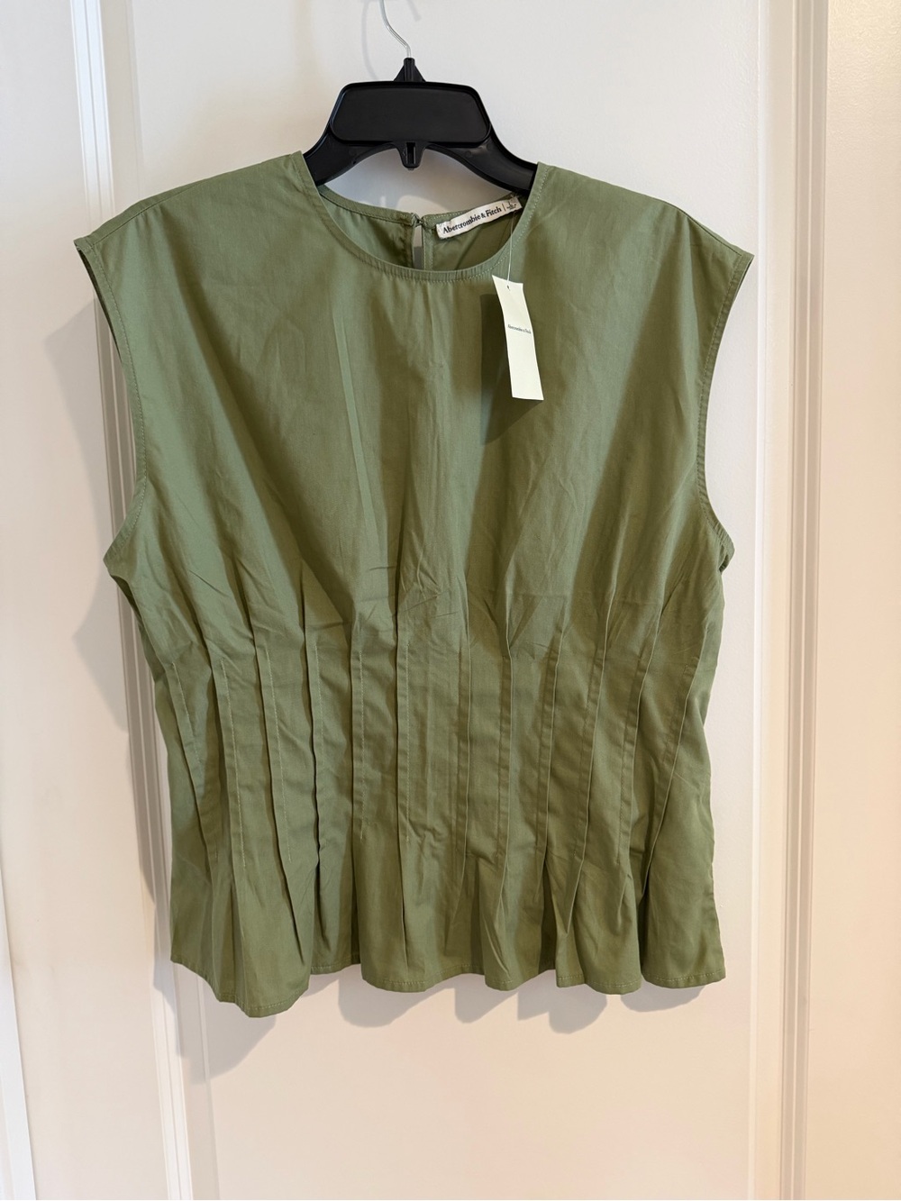 Abercrombie & Fitch Olive Green Pleated Sleeveless Blouse